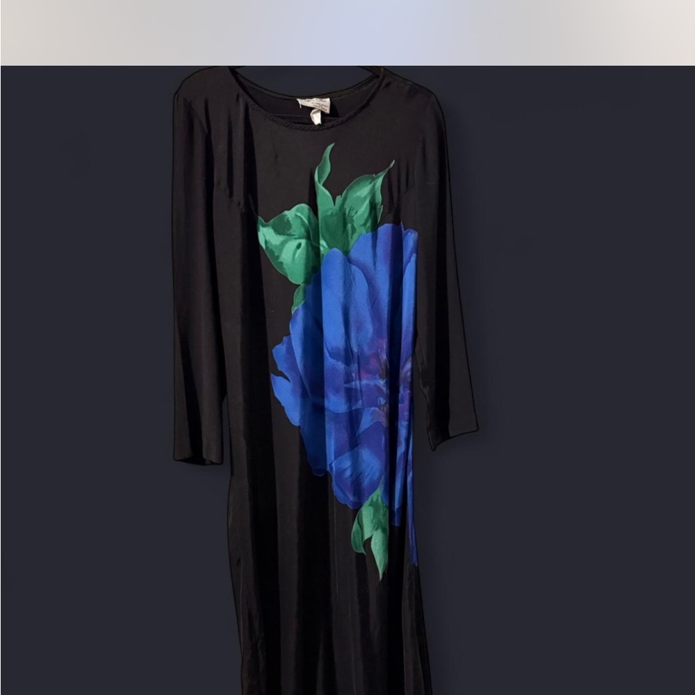 Chic Black Dress with Blue Floral Accent - Picture 6 of 9